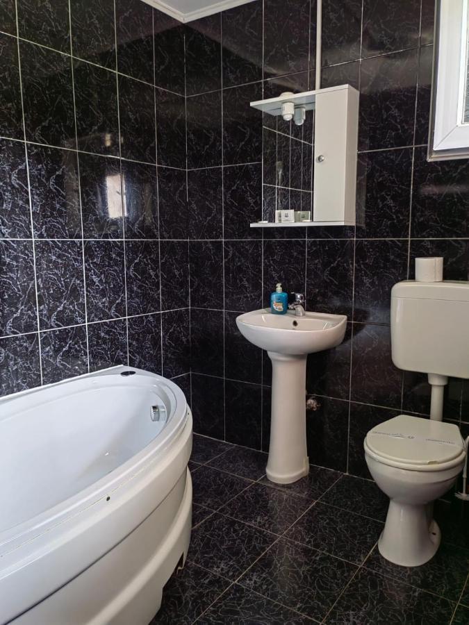 Casa Alexandru 호텔 Două Mai 외부 사진
