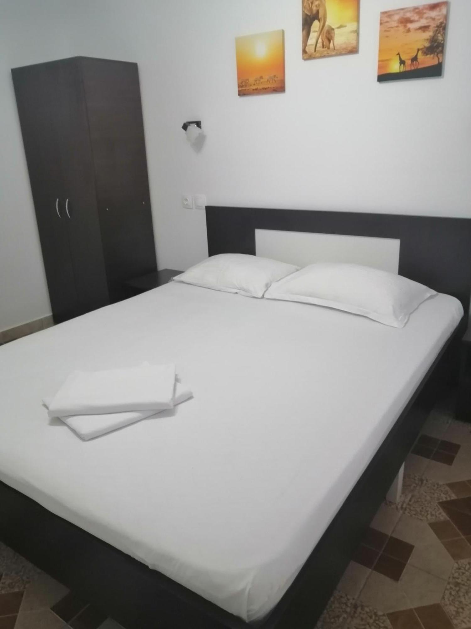 Casa Alexandru 호텔 Două Mai 외부 사진