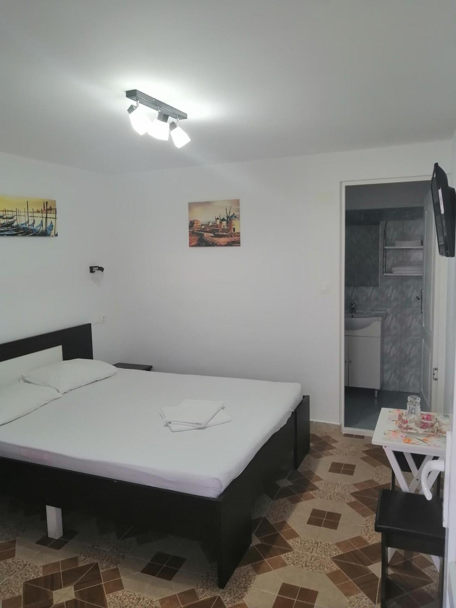Casa Alexandru 호텔 Două Mai 외부 사진